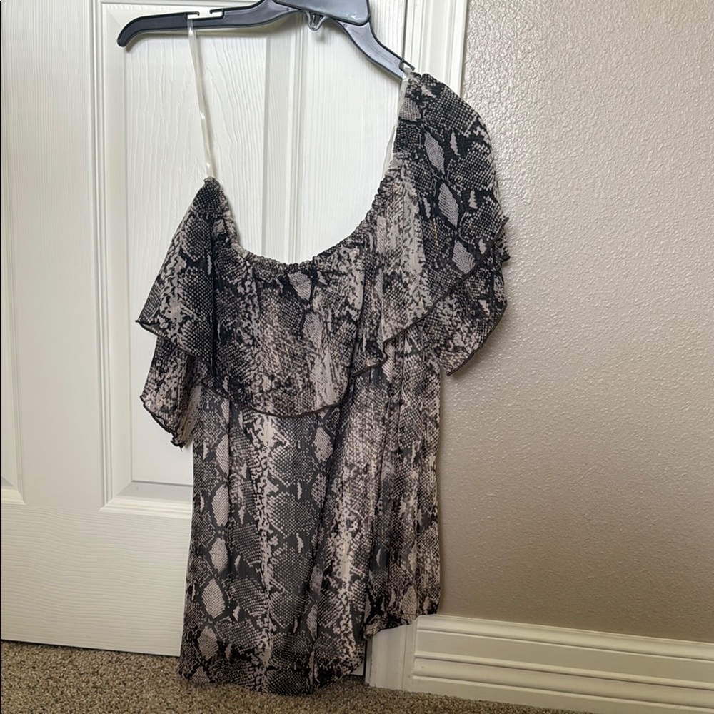 Entro Asymmetrical Ruffled Gray Black Blouse